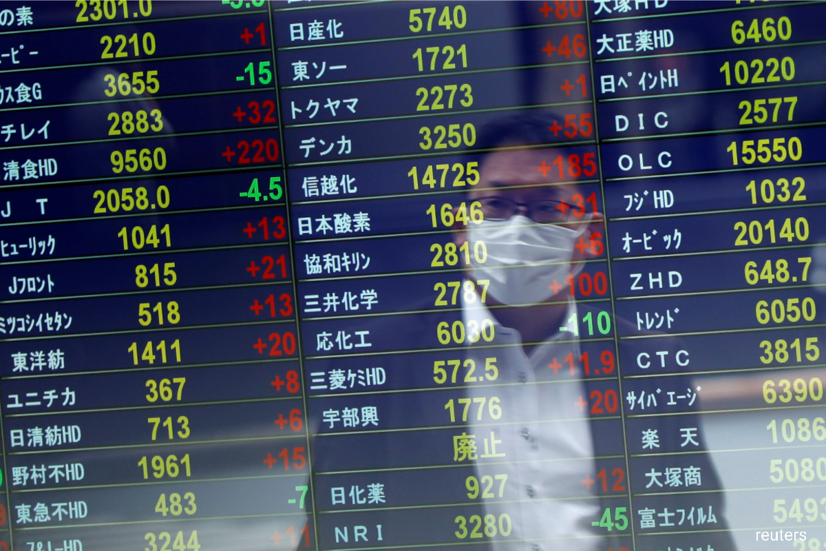 Asian stocks tick up as investors weigh recession risks