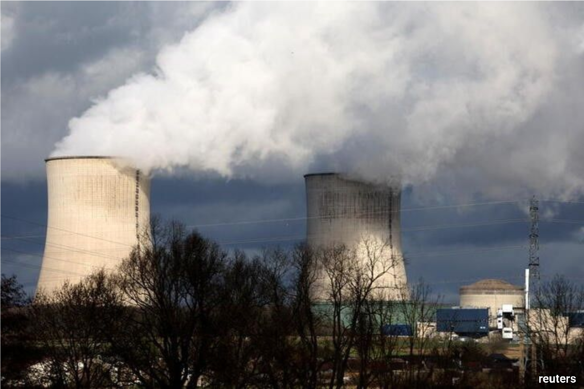 Full-size nuclear reactor produces heat in climate crisis.
