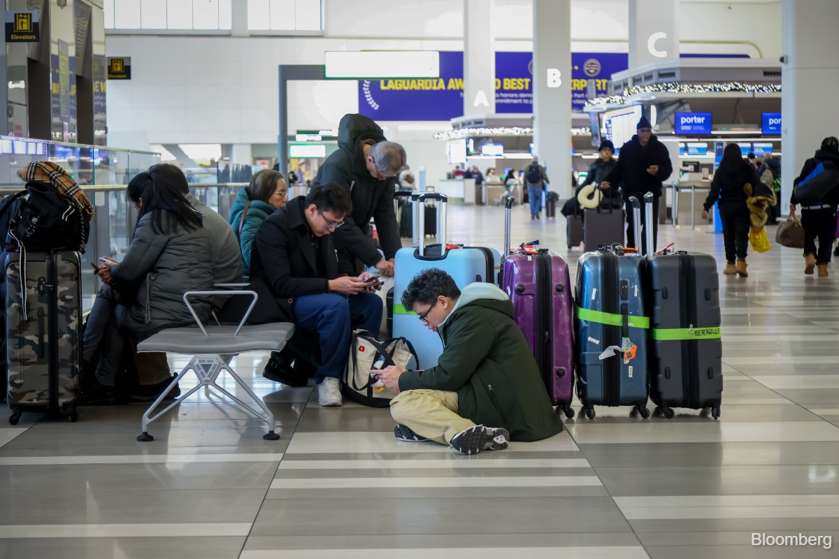 Flights cancelled, roads closed as storms snarl US travel