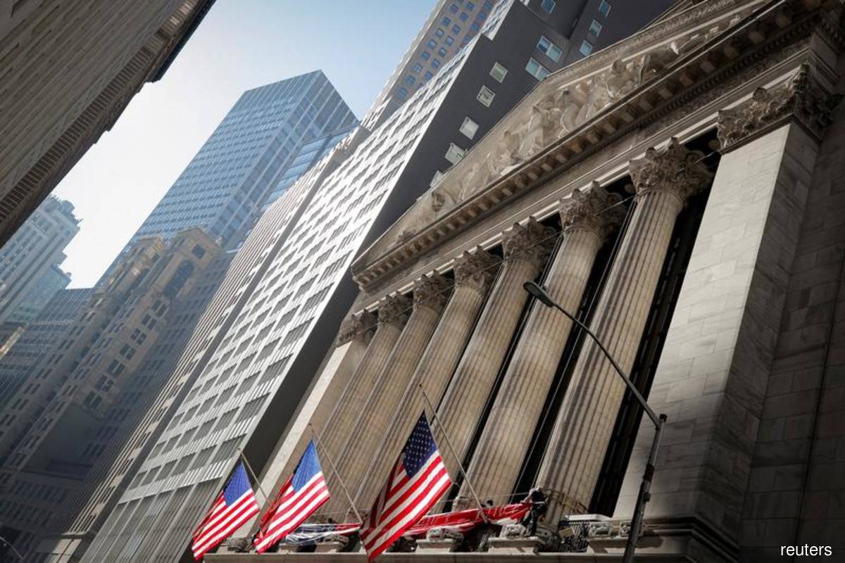 Nasdaq retreats as technology stocks lose favour