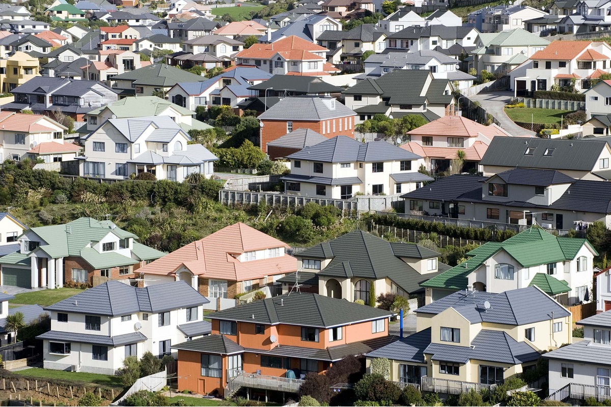 RBNZ chief warns New Zealand home prices will keep falling