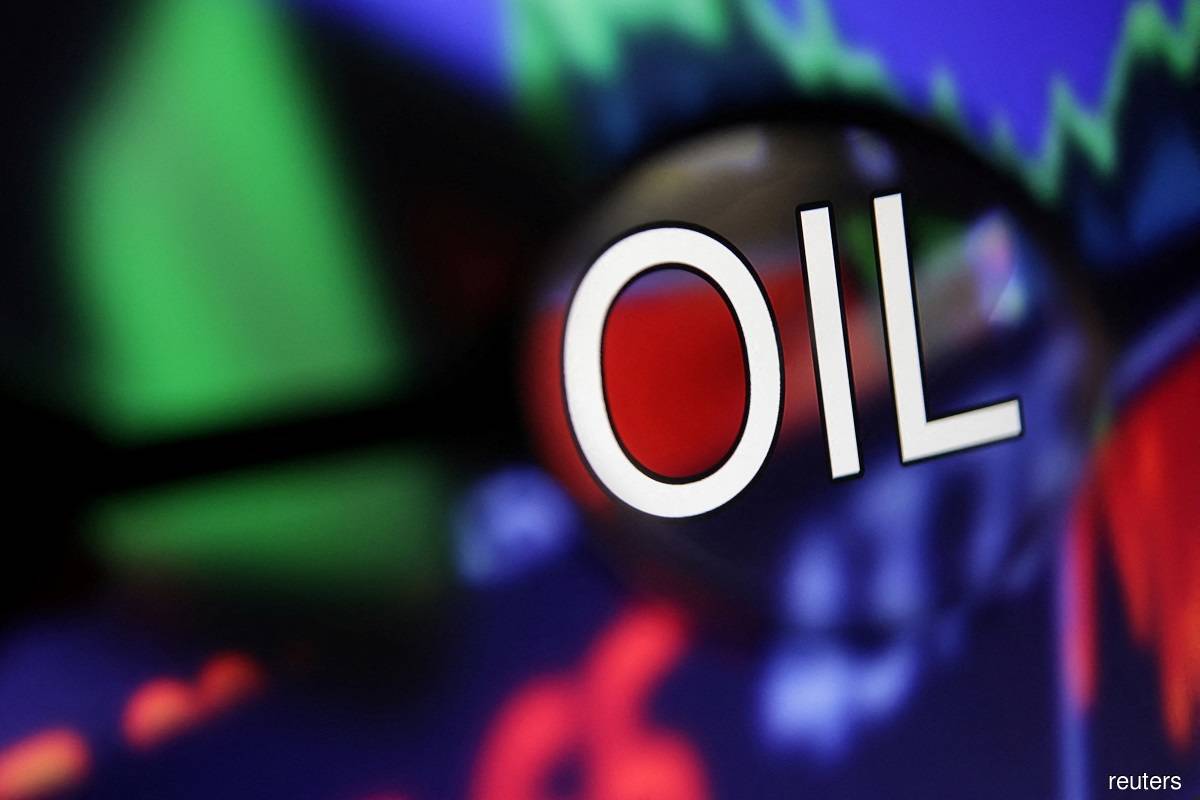 Oil prices swing after 6% dive on demand, China concerns