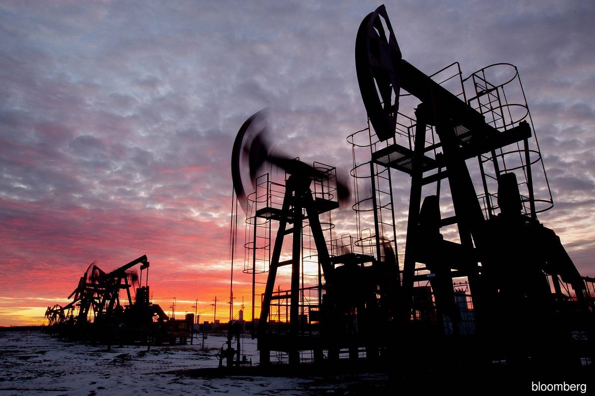 Oil market in surplus as Russia pumps more crude, IEA says