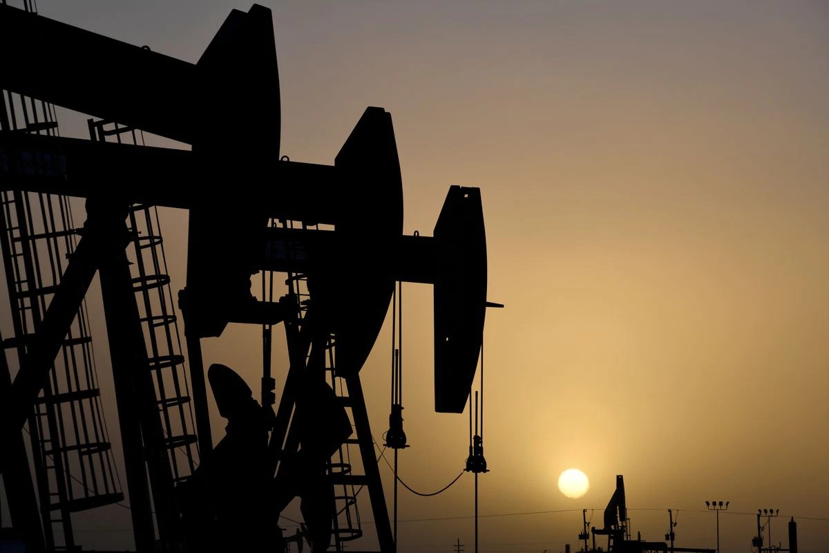Oil prices fall amid strong US dollar, economic concerns