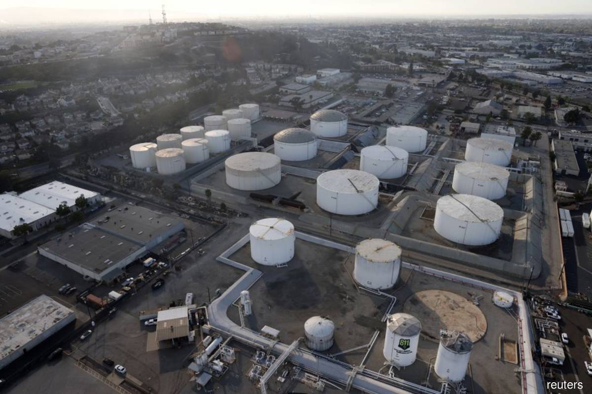 Oil prices steady on demand concerns over Omicron spread
