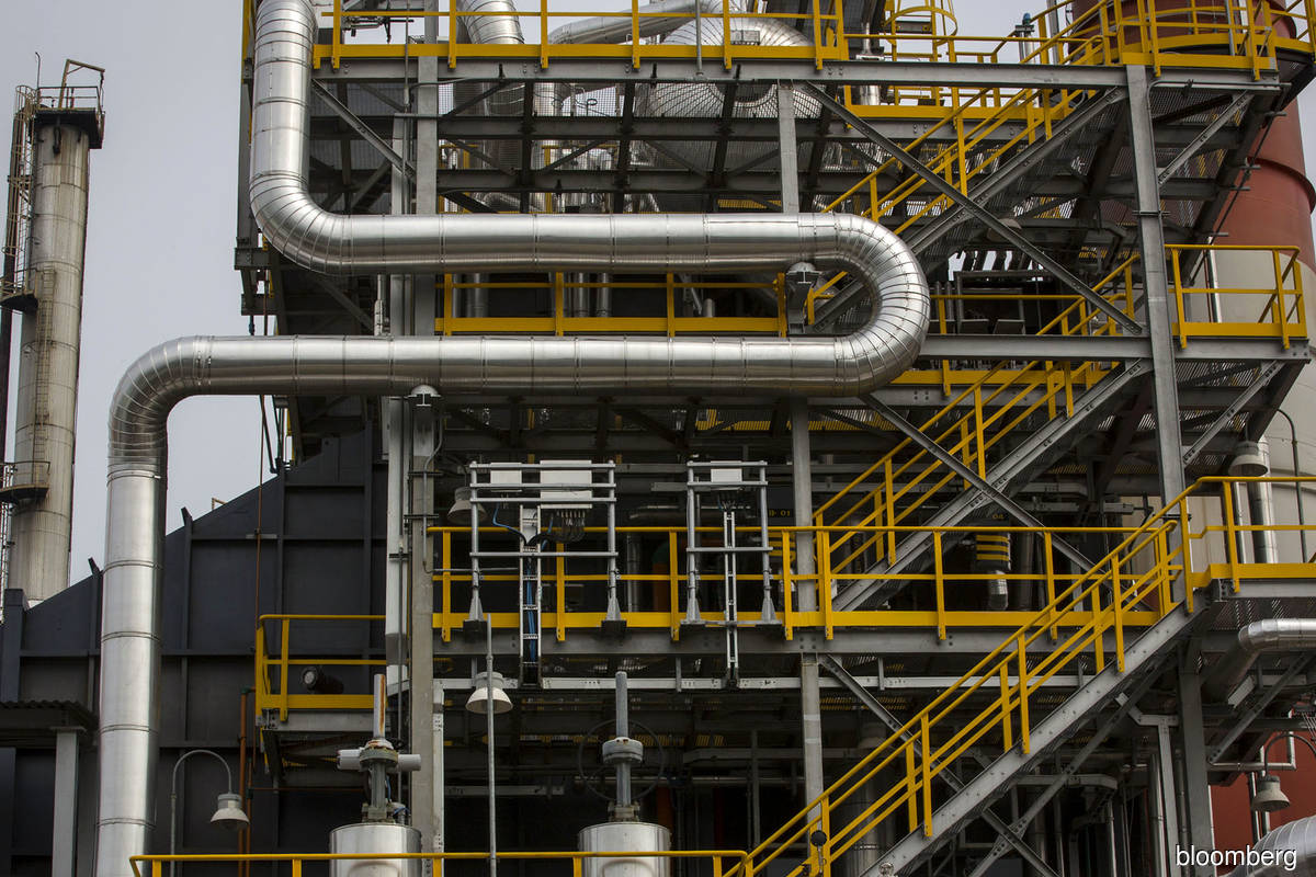 Bursa Energy Index rises the most, led by refiners rally in line with crack spread spike