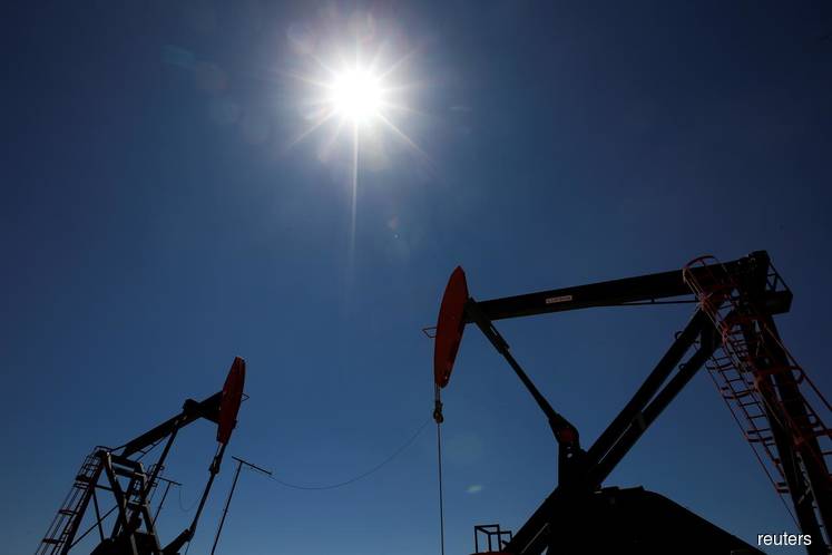 Crude oil futures plunge on subdued global cues