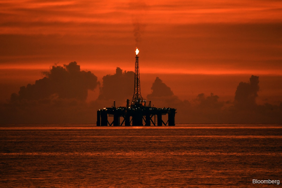 Vietnam plans to scrap fuel import curbs to keep supply flowing