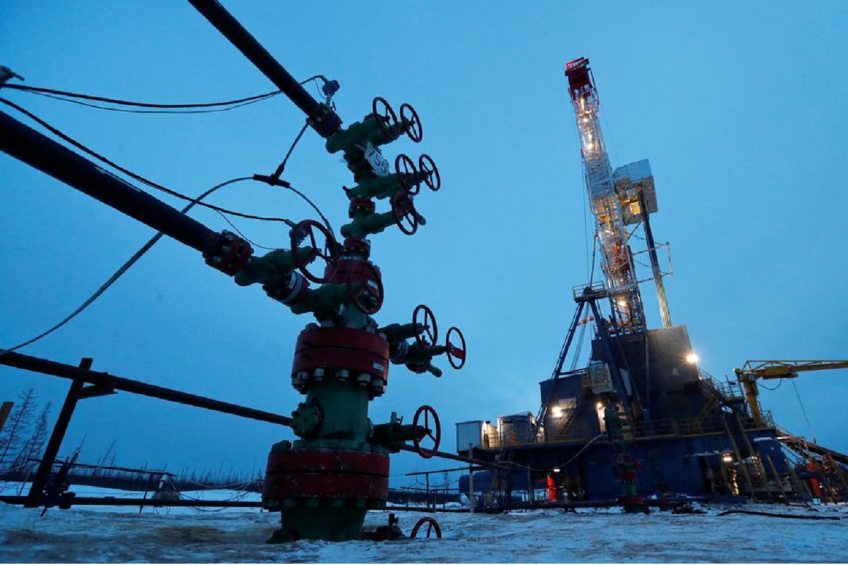 IEA sees Russia oil output down 20% when EU ban takes effect