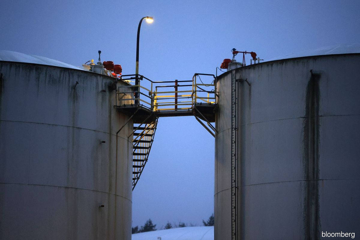 Oil set for yearly gain as investors look ahead to China rebound
