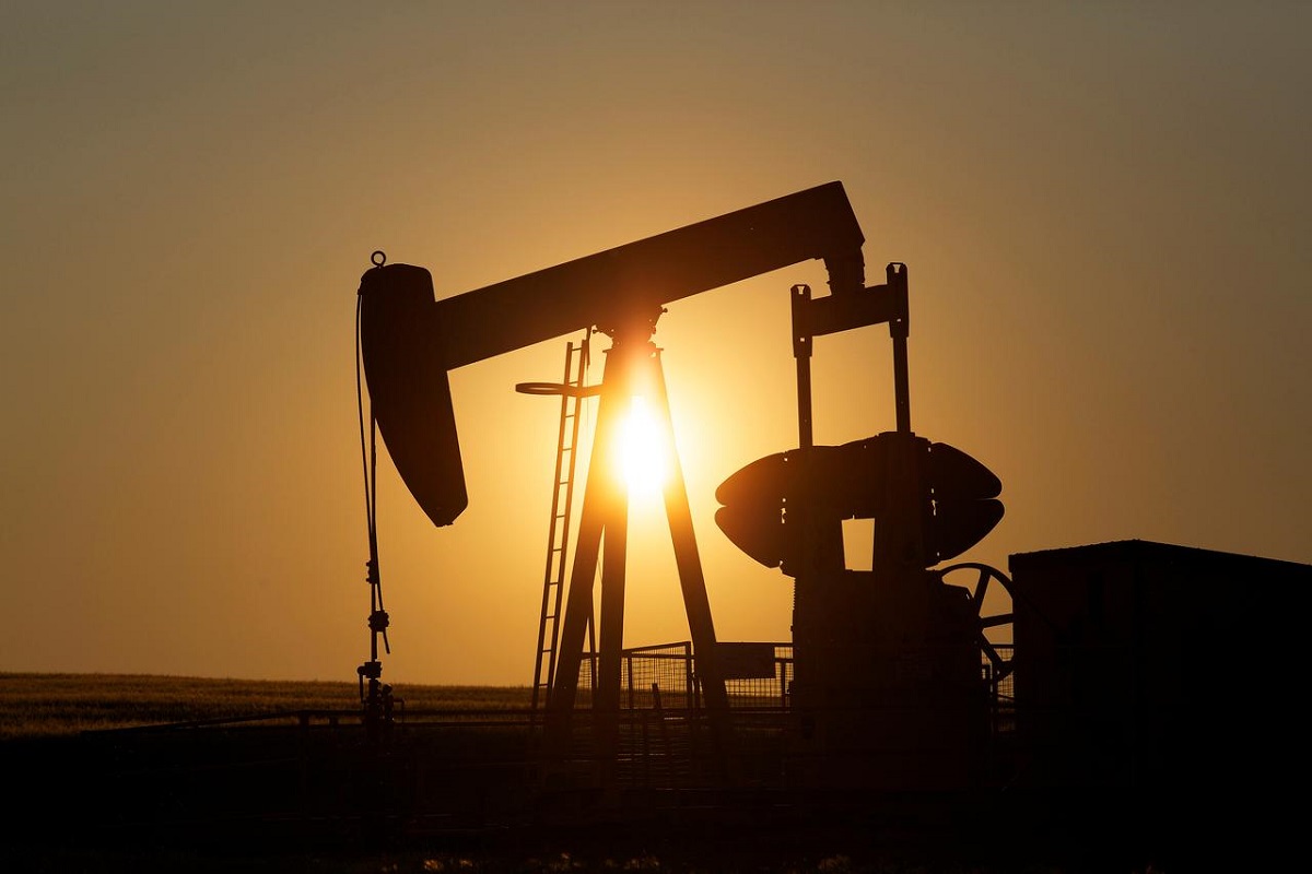 Oil prices post weekly loss on Omicron uncertainty