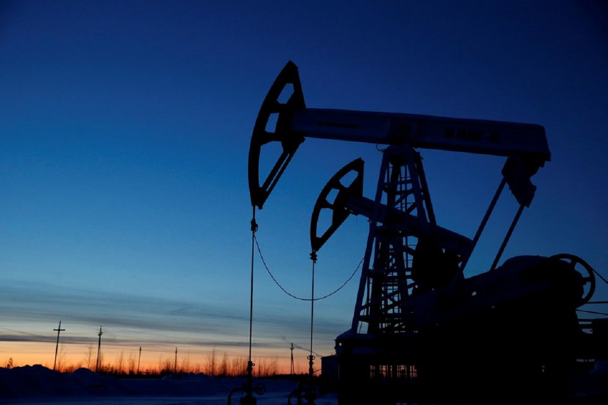 Oil erases losses as Russia threat vies with US dollar’s strength