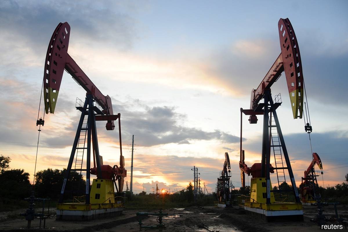 Oil prices shrug off Omicron slump, soar to two-month highs