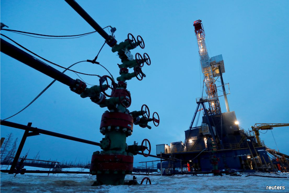 Oil rises on supply concerns, China demand outlook brightens