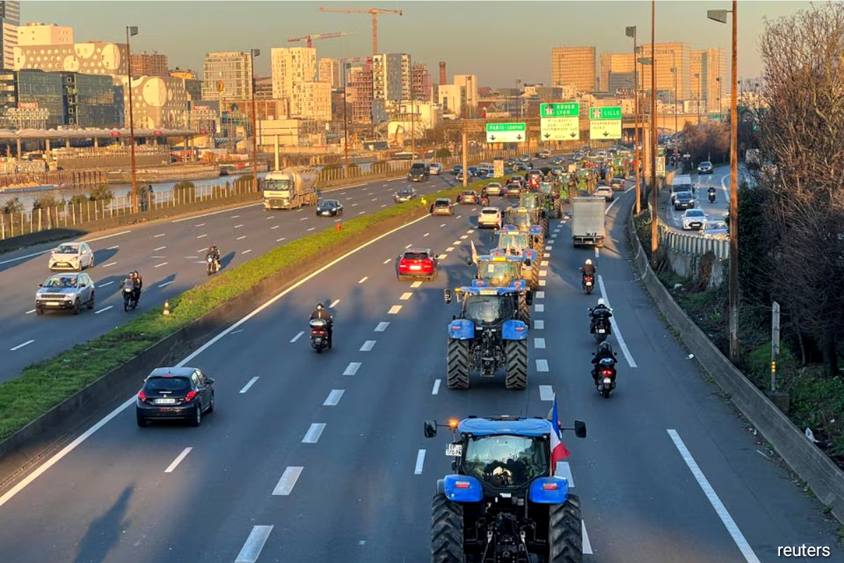 Hundreds of tractors enter Paris in protest against pesticide bans