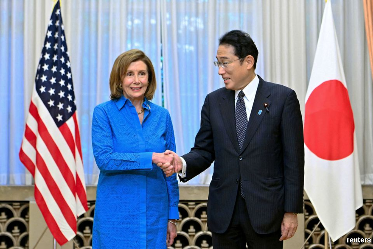 Nancy Pelosi and Japanese Prime Minister Fumio Kishida