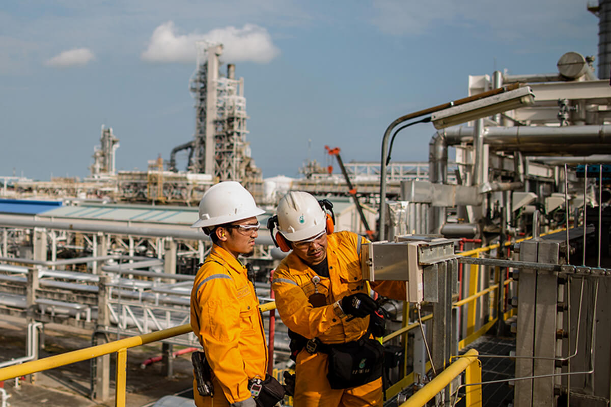 Petronas Chemicals 2Q net profit slumps, declares 5 sen dividend  The