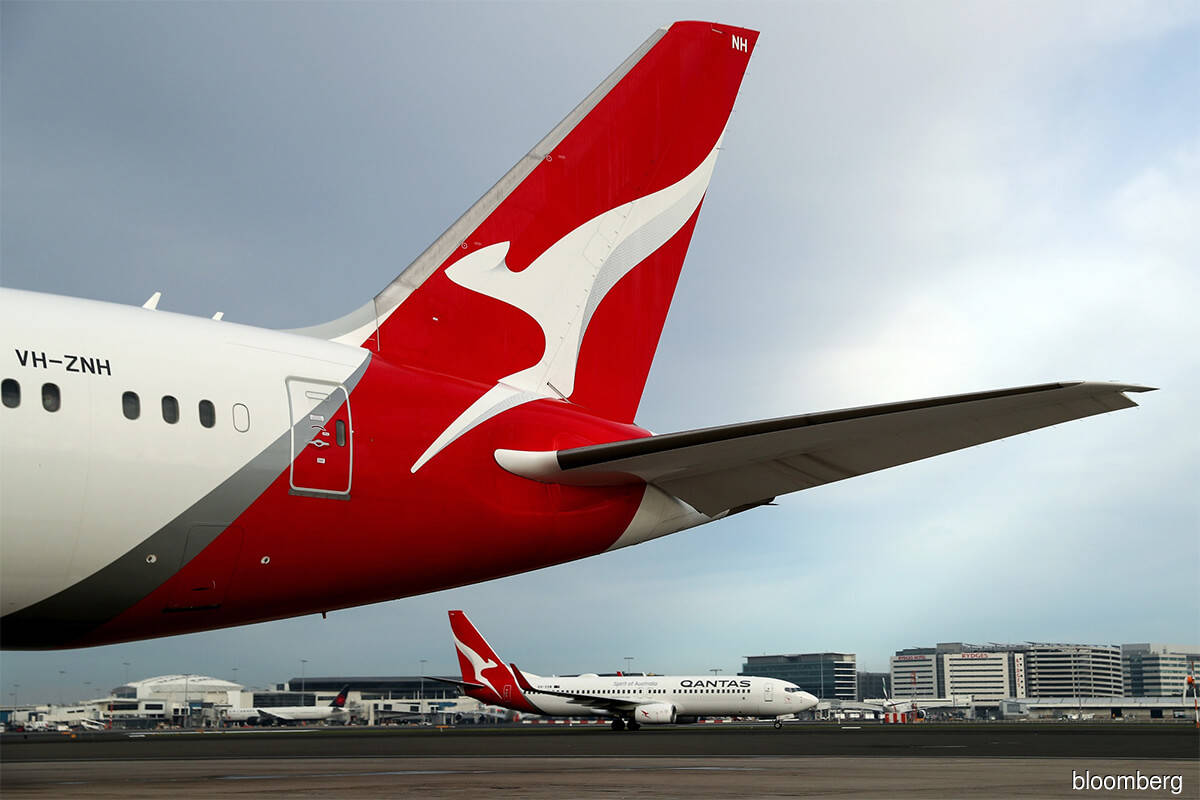 Qantas furloughs 2,500 staff as prolonged Sydney lockdown looms