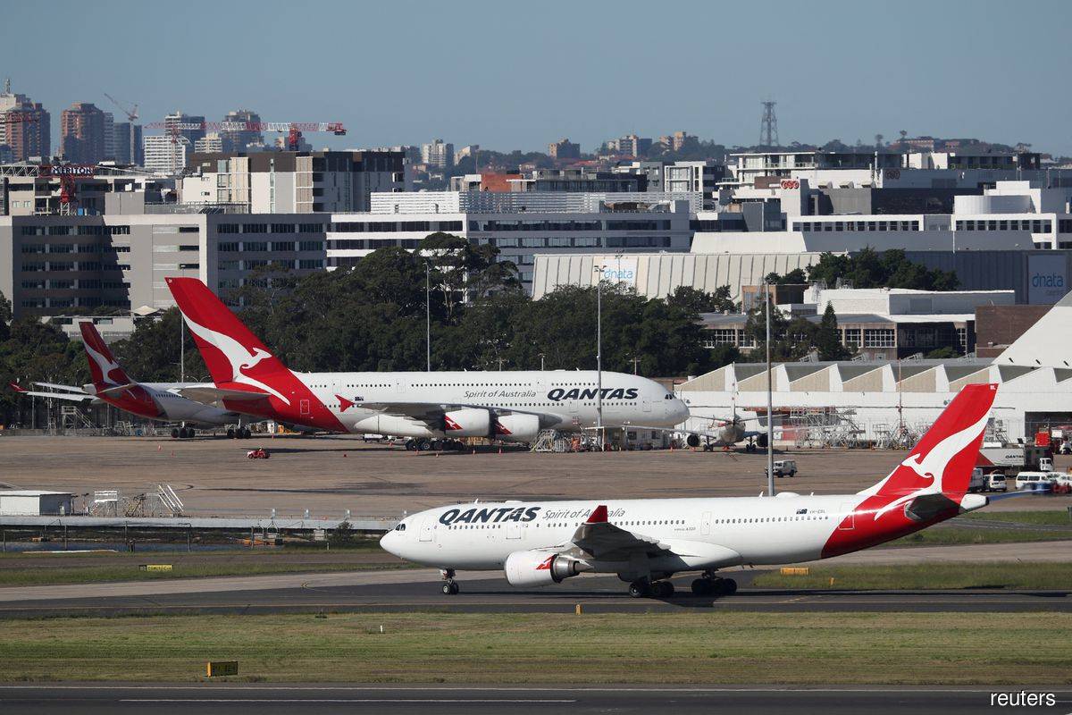 Qantas engineers vote on work stoppages as they seek higher pay