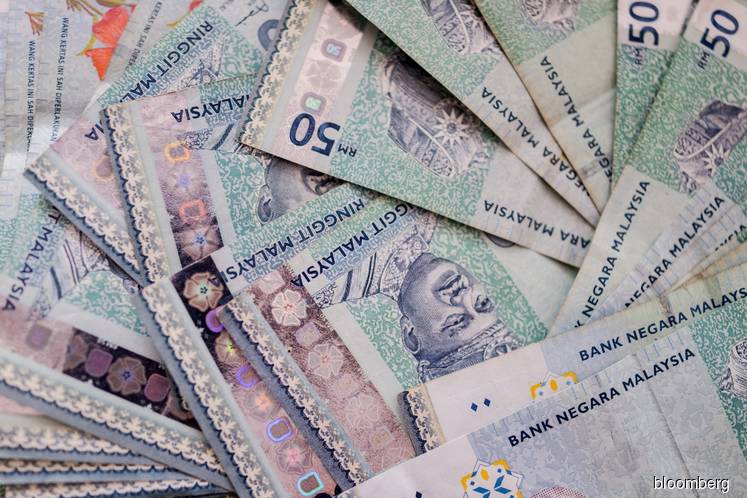  Ringgit drops with Asian currencies before Fed