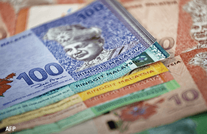 Ringgit falls to 4.1615 against US dollar after BOJ alters policy framework