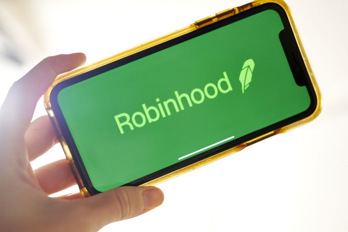 Robinhood raises US$1 bil in dash for cash after trader revolt - Vimarsana News