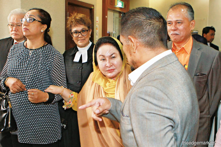 Mahdzir testified that during a buka puasa function held at the prime minister’s official residence, Rosmah (centre) asked him to expedite Ahmad Aazmey’s project. 