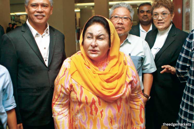 Rosmah (centre) is facing charges of soliciting RM187.5 million from Jepak managing director between January and April 2016, and allegedly receiving RM5 million and RM1.5 million in 2016 and 2017. (Photo by Patrick Goh)
