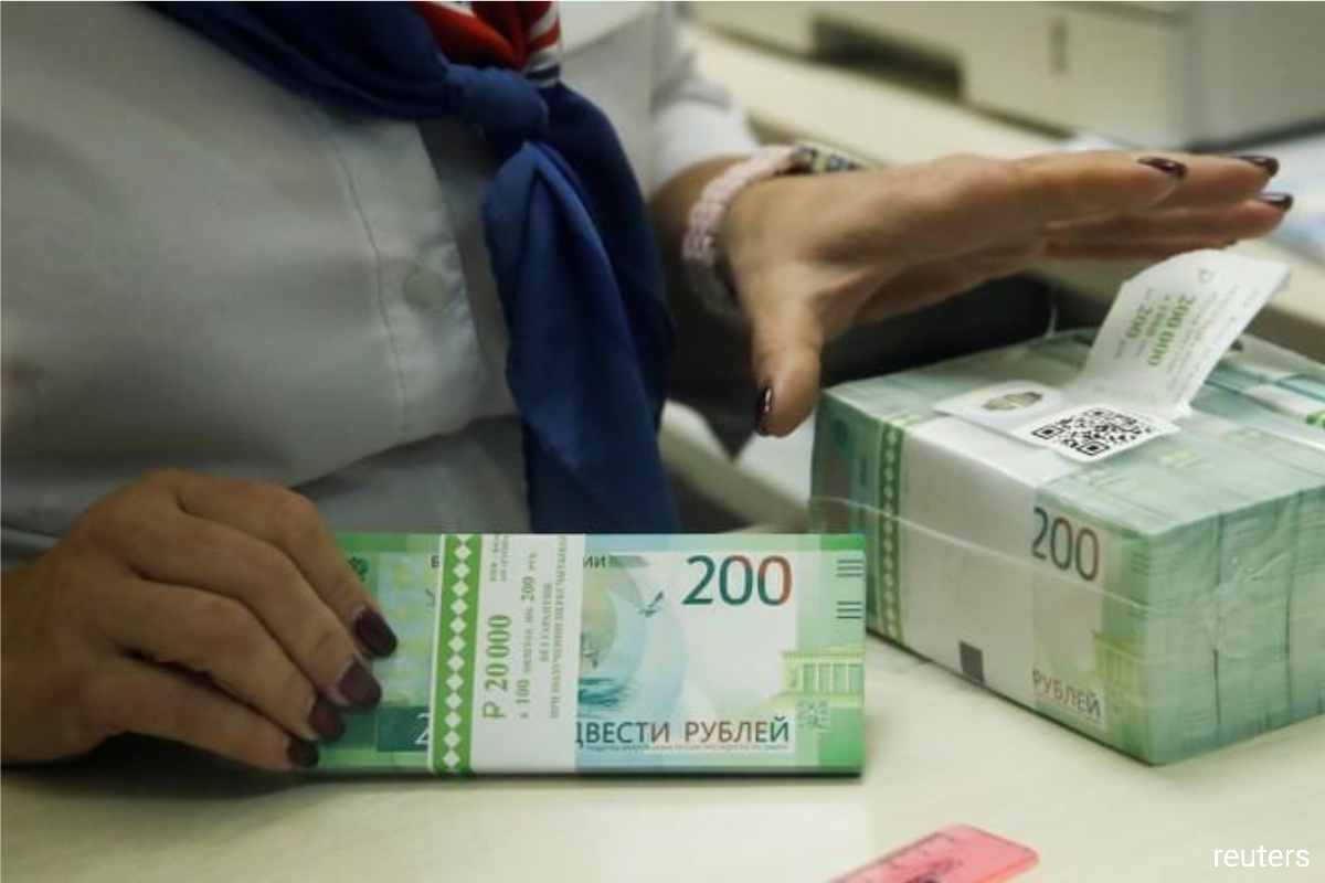 TASS: Dollar turnover on Russian currency market down 40% in 2022