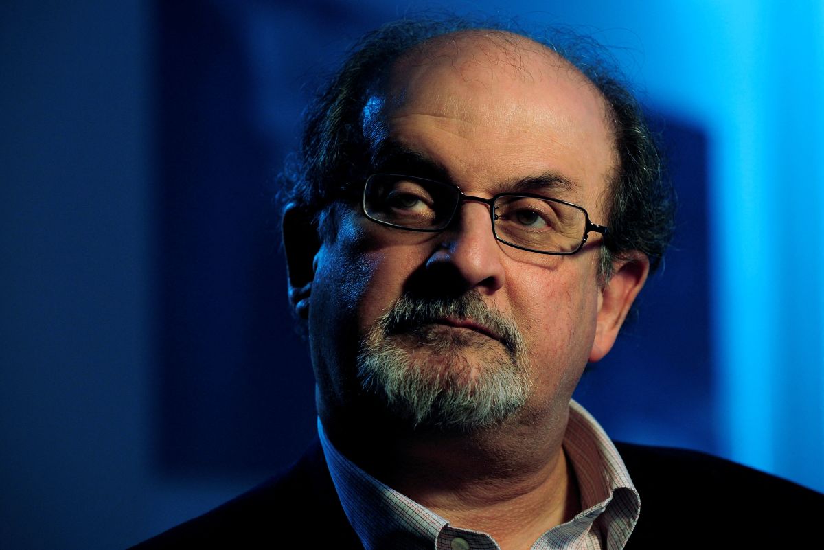 Novelist Salman Rushdie Attacked Wounded On Stage At New York Event novelist-salman-rushdie-attacked-wounded-on-stage-at-new-york-event