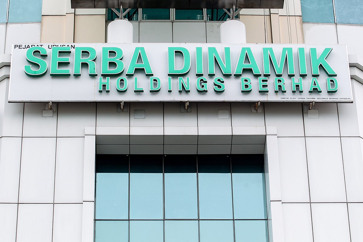 Selling on Serba Dinamik persists; volume swells to 545 million shares as share price touches 10 sen