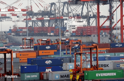 Weak exports curb U.S. fourth-quarter economic growth