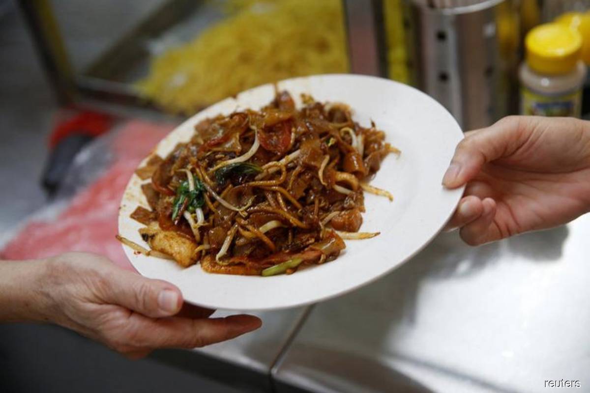 Singapore hawker food prices soar to 14-year high