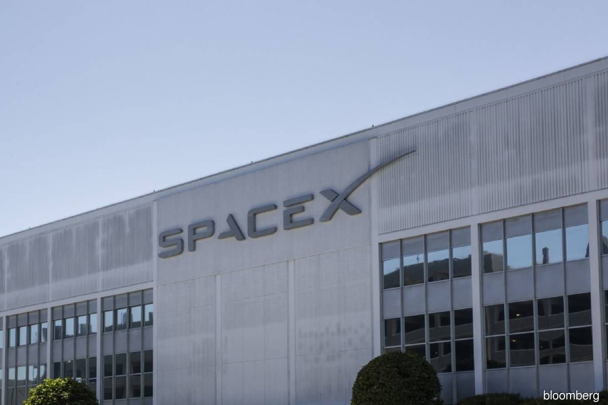 Europe eyes Musk's SpaceX to replace Russian rockets