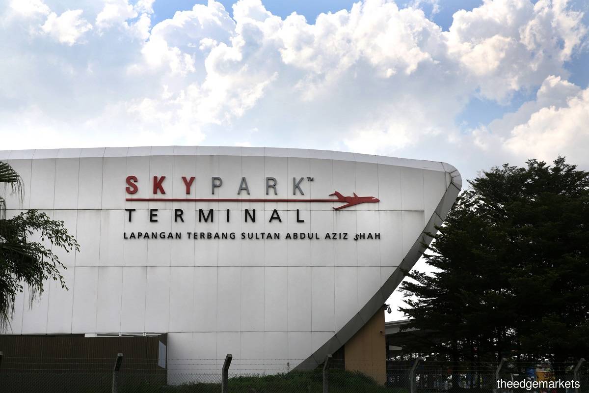 Zambry says the RM1.3 billion Subang Airport regeneration plan, which has been submitted by MAHB to the government, is part of the larger framework by the government for the future of the national aviation and aerospace industries. (Photo by Sam Fong/The Edge)