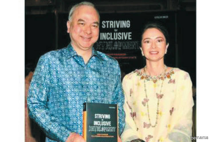 Sultan Nazrin Launches New Book On Malaysia S Inclusive Development The Edge Markets
