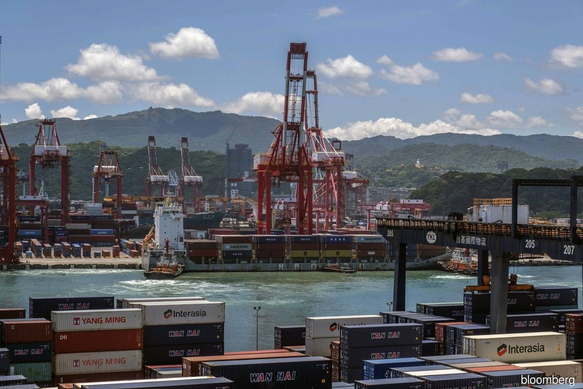 Taiwan’s exports fall by most since 2009 as world demand weakens