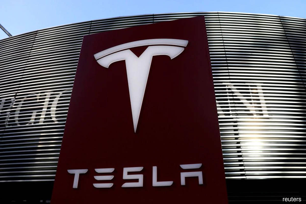 Tesla’s post-Twitter sell-off pushes stock to 17-month low