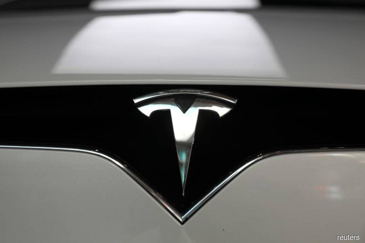 Tesla tells regulator full self-driving cars may not be achieved by year end
