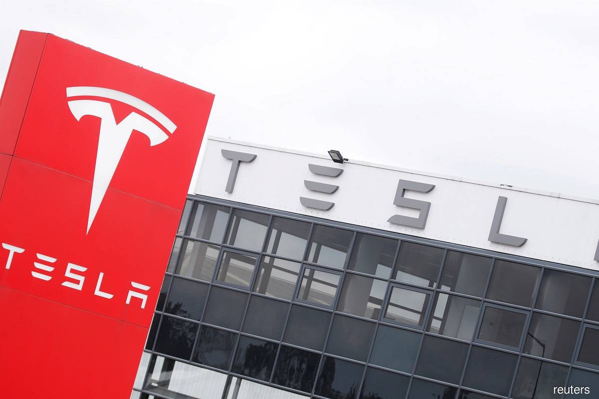 SEC probes Tesla over whistle-blower claims on solar panel defects