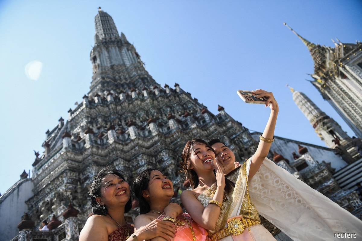 Earnings surge for main Thai airlines as tourists flock back
