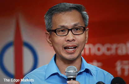 DAP’s Pua urges for live telecast of Mahathir – Nazri debate 