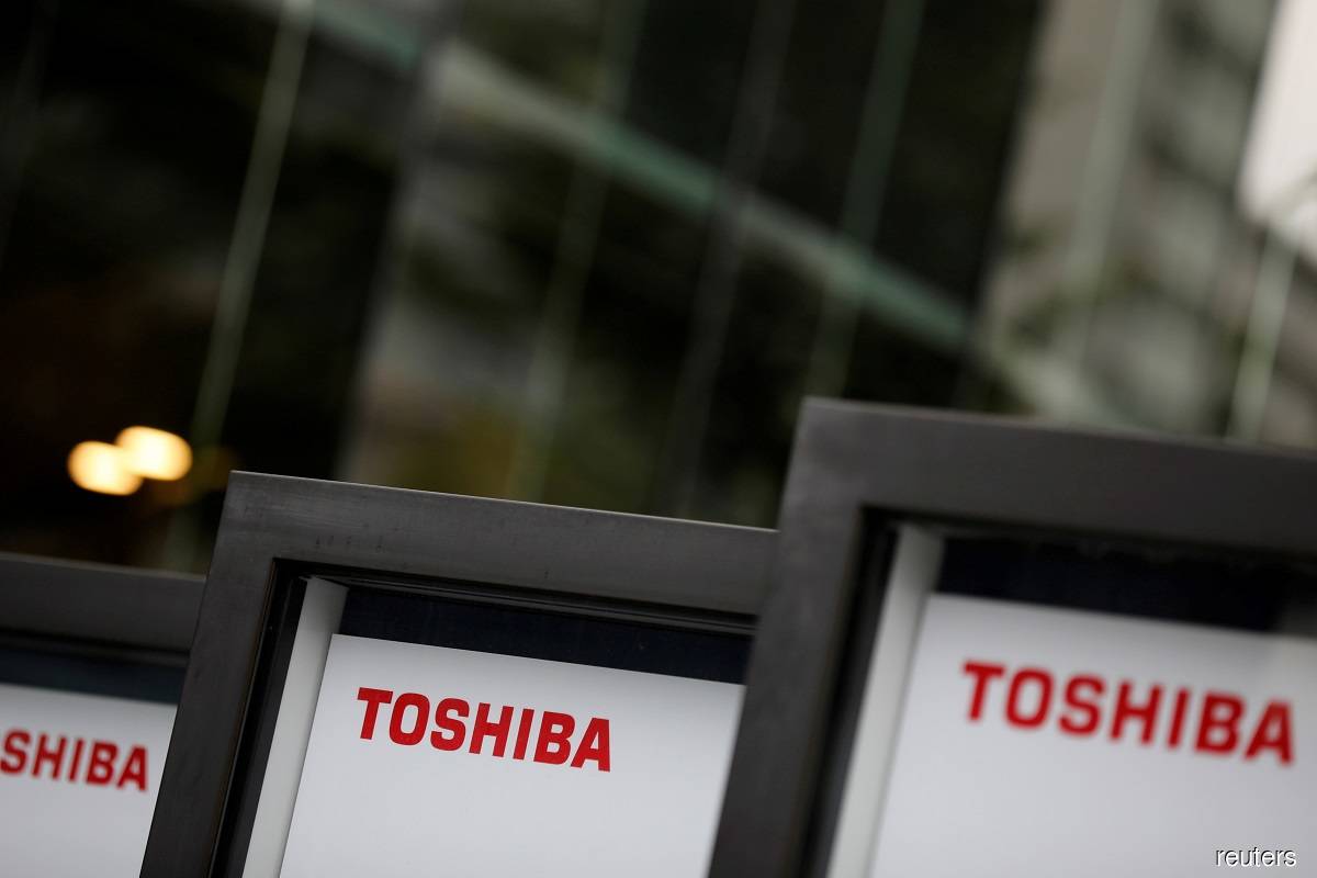 Toshiba halts operations at chip plant after quake