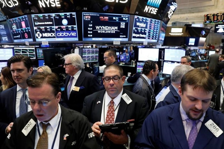 Stocks register gains on cautious hopes of economic recovery