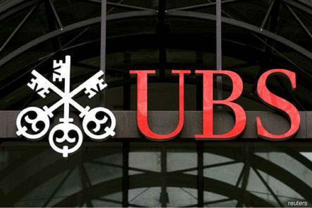 UBS aims to boost its dealmaker ranks, not spin out First Boston