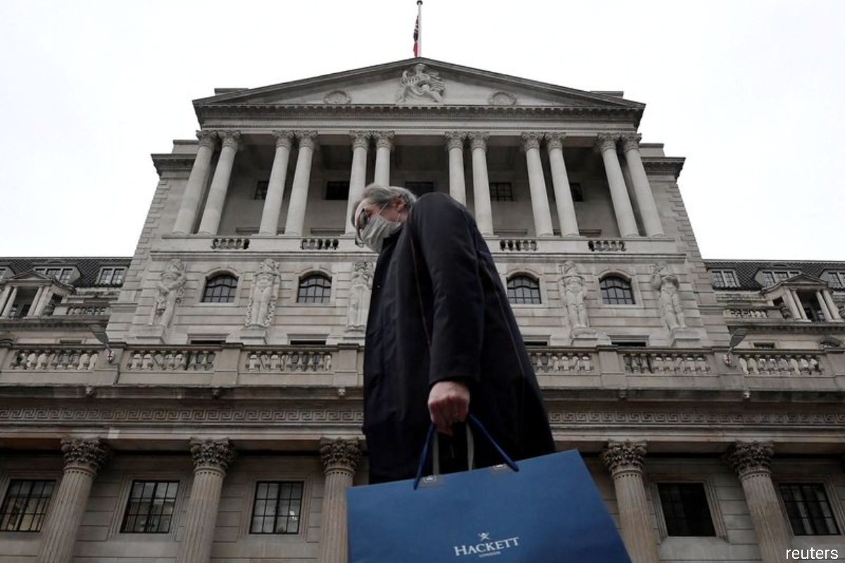 Sterling struggles as inflation outlook sours mood