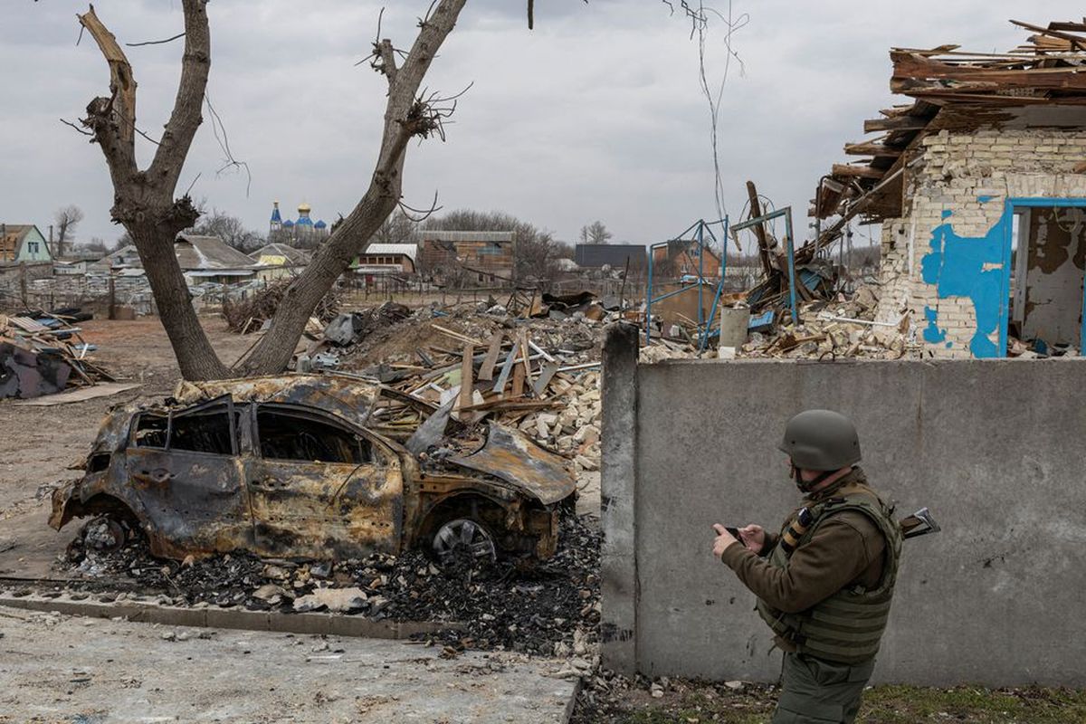 Russia attacks in east Ukraine but Kremlin appears to limit war ambition