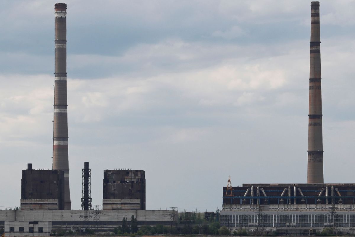 Fate of Ukraine's second biggest power plant in balance after Russian advance