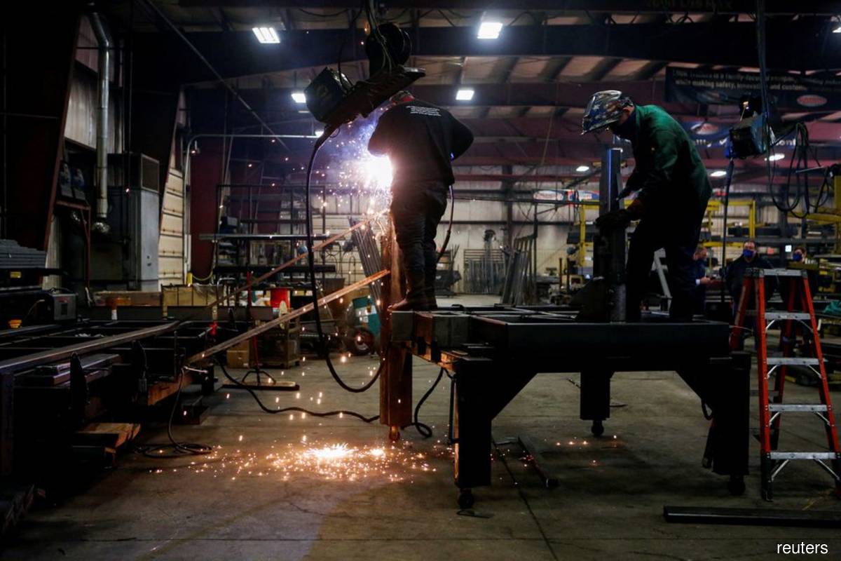 Record trade deficit weighs on US economy in first quarter