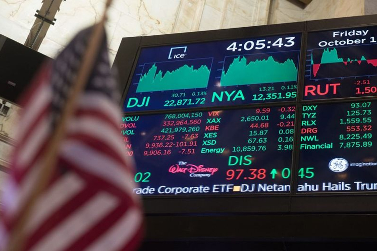 Wall St extends rally, tech leads S&P, Nasdaq to record highs